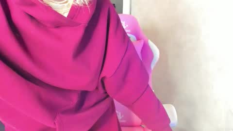 Snapshot of elizabeth_harpper chatting on 1, 12, 2025 Elizabeth online show from 1, 12, 2025