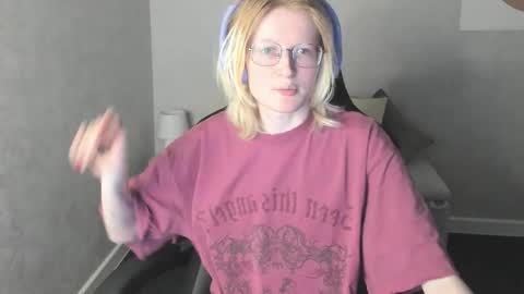 Snapshot of elizabeth_harpper chatting on 5, 12, 2025 Elizabeth online show from 5, 12, 2025