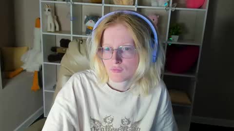 Snapshot of elizabeth_harpper chatting on 15, 12, 2025 Elizabeth online show from 15, 12, 2025