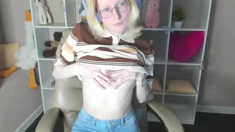 Snapshot of elizabeth_harpper chatting on 17, 12, 2025 Elizabeth online show from 17, 12, 2025