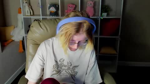 Snapshot of elizabeth_harpper chatting on 18, 12, 2025 Elizabeth online show from 18, 12, 2025