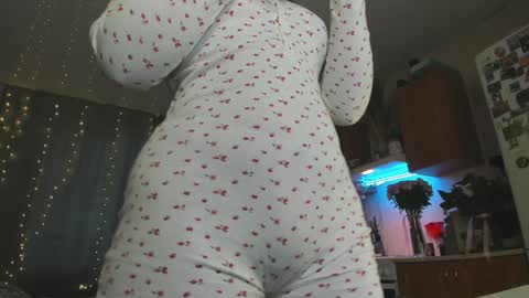 Snapshot of elizabethflowerr chatting on 6, 2, 2025 Eli online show from 6, 2, 2025