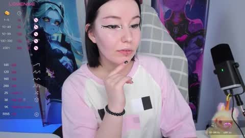 Snapshot of elizabethflowerr chatting on 5, 12, 2025 Eli online show from 5, 12, 2025