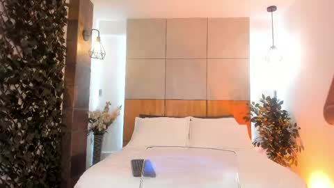 Snapshot of elizabethrouge_ chatting on 14, 4, 2026 online show from 14, 4, 2026