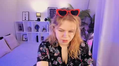 Snapshot of elizabethvane chatting on 7, 5, 2026 Elizabeth online show from 7, 5, 2026