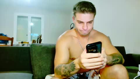 Snapshot of elkafit28 chatting on 2, 1, 2025 elkafit28 online show from 2, 1, 2025
