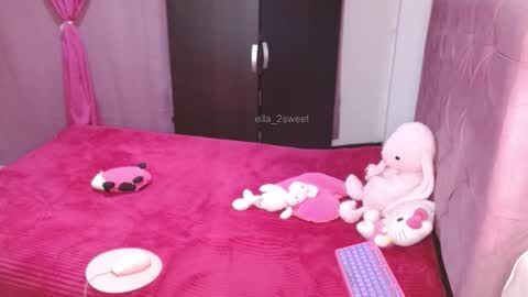 Snapshot of ella_2sweet chatting on 1, 12, 2025 Ella online show from 1, 12, 2025