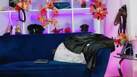 Snapshot of ella_kross chatting on 19, 9, 2025 ella_kross online show from 19, 9, 2025