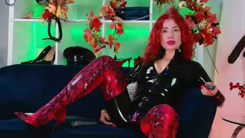 Snapshot of ella_kross chatting on 25, 9, 2025 ella_kross online show from 25, 9, 2025