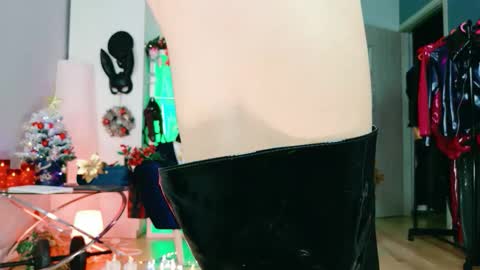 Snapshot of ella_kross chatting on 29, 11, 2025 ella_kross online show from 29, 11, 2025