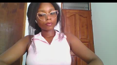 Snapshot of ella_laurel chatting on 17, 1, 2025 Ella online show from 17, 1, 2025