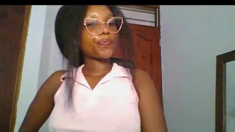 Snapshot of ella_laurel chatting on 18, 1, 2025 Ella online show from 18, 1, 2025