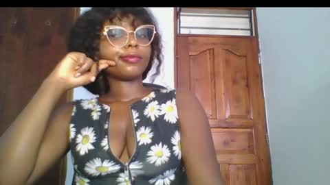 Snapshot of ella_laurel chatting on 8, 3, 2025 Ella online show from 8, 3, 2025