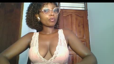 Snapshot of ella_laurel chatting on 10, 3, 2025 Ella online show from 10, 3, 2025