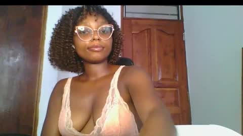 Snapshot of ella_laurel chatting on 10, 3, 2025 Ella online show from 10, 3, 2025