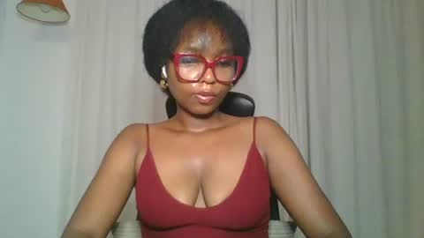 Snapshot of ella_laurel chatting on 7, 10, 2025 Ella online show from 7, 10, 2025
