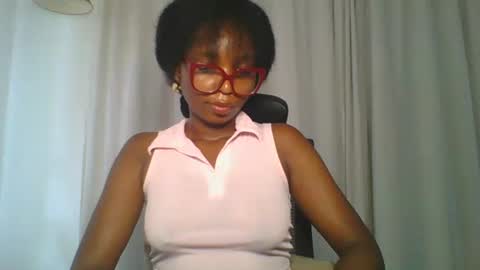 Snapshot of ella_laurel chatting on 8, 10, 2025 Ella online show from 8, 10, 2025