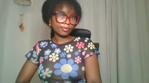 Snapshot of ella_laurel chatting on 9, 10, 2025 Ella online show from 9, 10, 2025