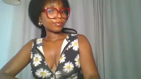 Snapshot of ella_laurel chatting on 16, 10, 2025 Ella online show from 16, 10, 2025