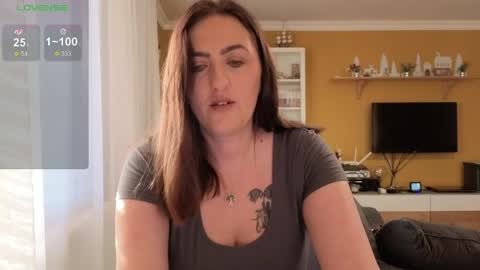 Ella  Max online show from 6, 4, 2026