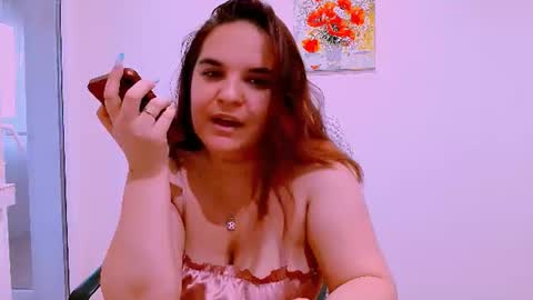 Snapshot of ella_minnie chatting on 7, 7, 2026 Ella online show from 7, 7, 2026
