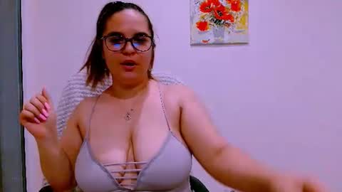 Snapshot of ella_minnie chatting on 22, 7, 2026 Ella online show from 22, 7, 2026