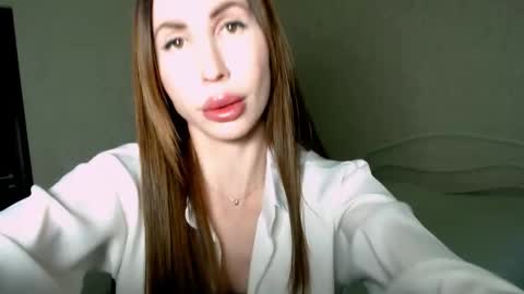 Ella online show from 9, 9, 2025