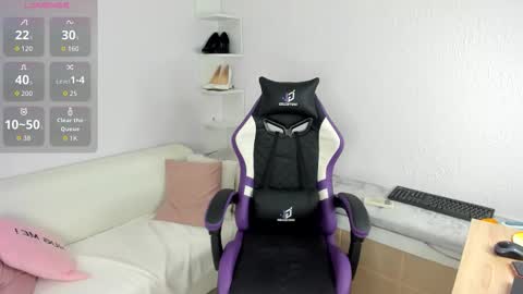 Snapshot of ella_starrr_ chatting on 17, 9, 2025 Ella online show from 17, 9, 2025