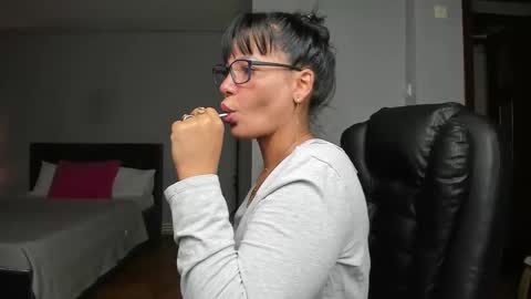 Ella online show from 28, 11, 2025