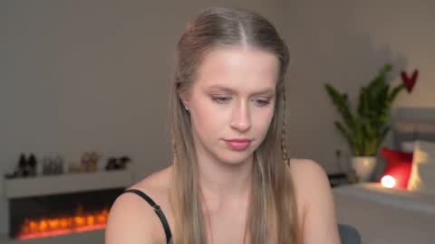 Snapshot of ella_twinkle chatting on 17, 4, 2026 Ella online show from 17, 4, 2026