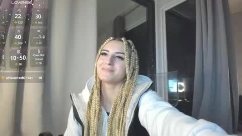 Snapshot of ella_vee chatting on 25, 10, 2025 ella_vee online show from 25, 10, 2025