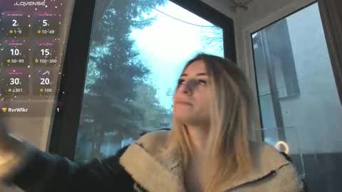 Snapshot of ella_vee chatting on 16, 11, 2025 ella_vee online show from 16, 11, 2025