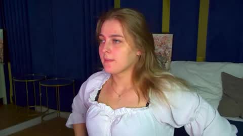 EllaBells online show from 5, 5, 2026