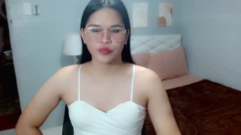 Snapshot of ellaford chatting on 17, 6, 2026 EllaFord online show from 17, 6, 2026