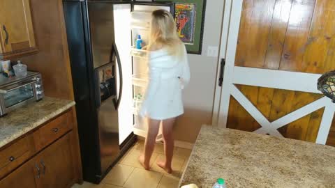 ellalowe online show from 1, 4, 2026