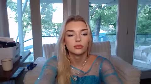 ellalowe online show from 26, 4, 2026