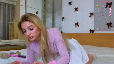 Snapshot of ellamilla chatting on 20, 12, 2024 ellamilla online show from 20, 12, 2024