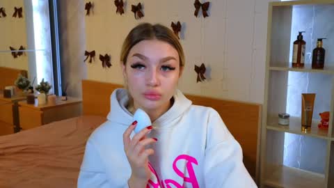 Snapshot of ellamilla chatting on 24, 12, 2024 ellamilla online show from 24, 12, 2024