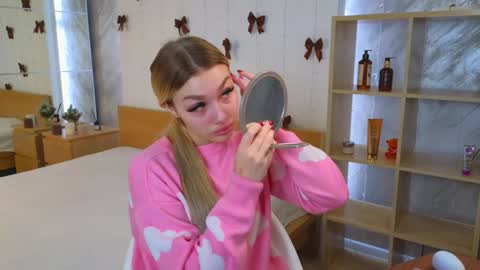 Snapshot of ellamilla chatting on 26, 12, 2024 ellamilla online show from 26, 12, 2024