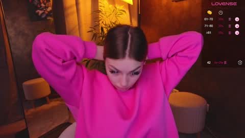 Snapshot of ellamilla chatting on 5, 1, 2025 ellamilla online show from 5, 1, 2025