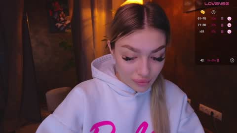 Snapshot of ellamilla chatting on 6, 1, 2025 ellamilla online show from 6, 1, 2025