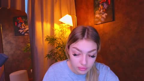 Snapshot of ellamilla chatting on 7, 1, 2025 ellamilla online show from 7, 1, 2025