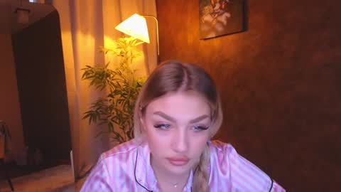 Snapshot of ellamilla chatting on 7, 1, 2025 ellamilla online show from 7, 1, 2025