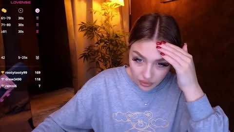 Snapshot of ellamilla chatting on 8, 1, 2025 ellamilla online show from 8, 1, 2025