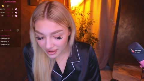 Snapshot of ellamilla chatting on 14, 1, 2025 ellamilla online show from 14, 1, 2025