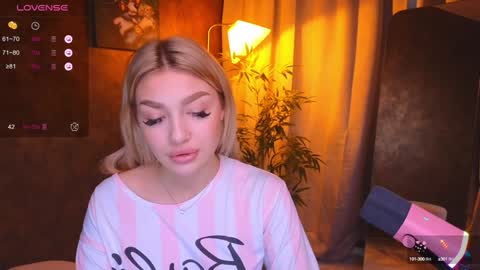 Snapshot of ellamilla chatting on 15, 1, 2025 ellamilla online show from 15, 1, 2025