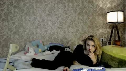 Snapshot of ellamilla chatting on 9, 9, 2025 ellamilla online show from 9, 9, 2025