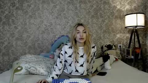 Snapshot of ellamilla chatting on 15, 9, 2025 ellamilla online show from 15, 9, 2025
