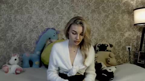 Snapshot of ellamilla chatting on 9, 11, 2025 ellamilla online show from 9, 11, 2025