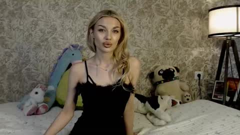 Snapshot of ellamilla chatting on 19, 11, 2025 ellamilla online show from 19, 11, 2025